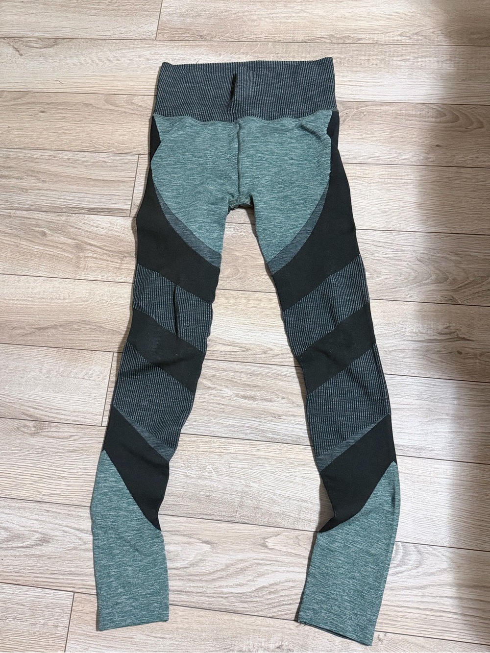 ALO Yoga Green and Black Seamless Sculpt Leggings